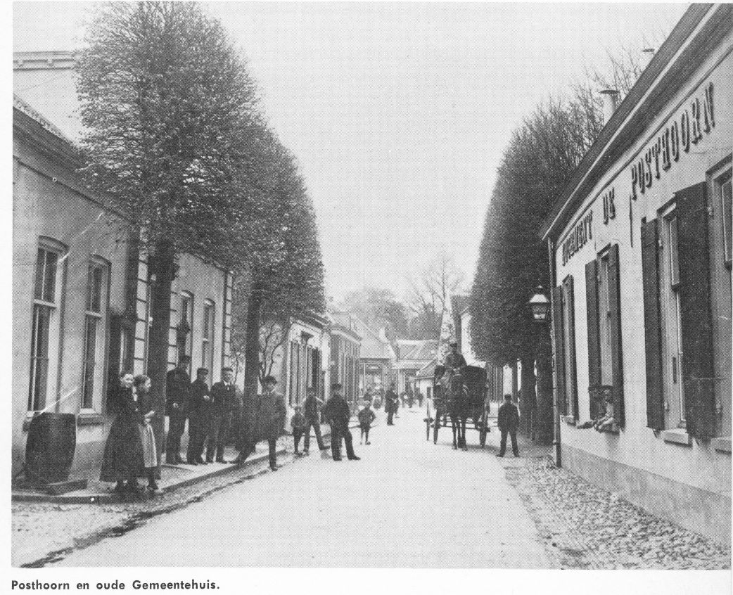 Posthoorn en oude gemeentehuis